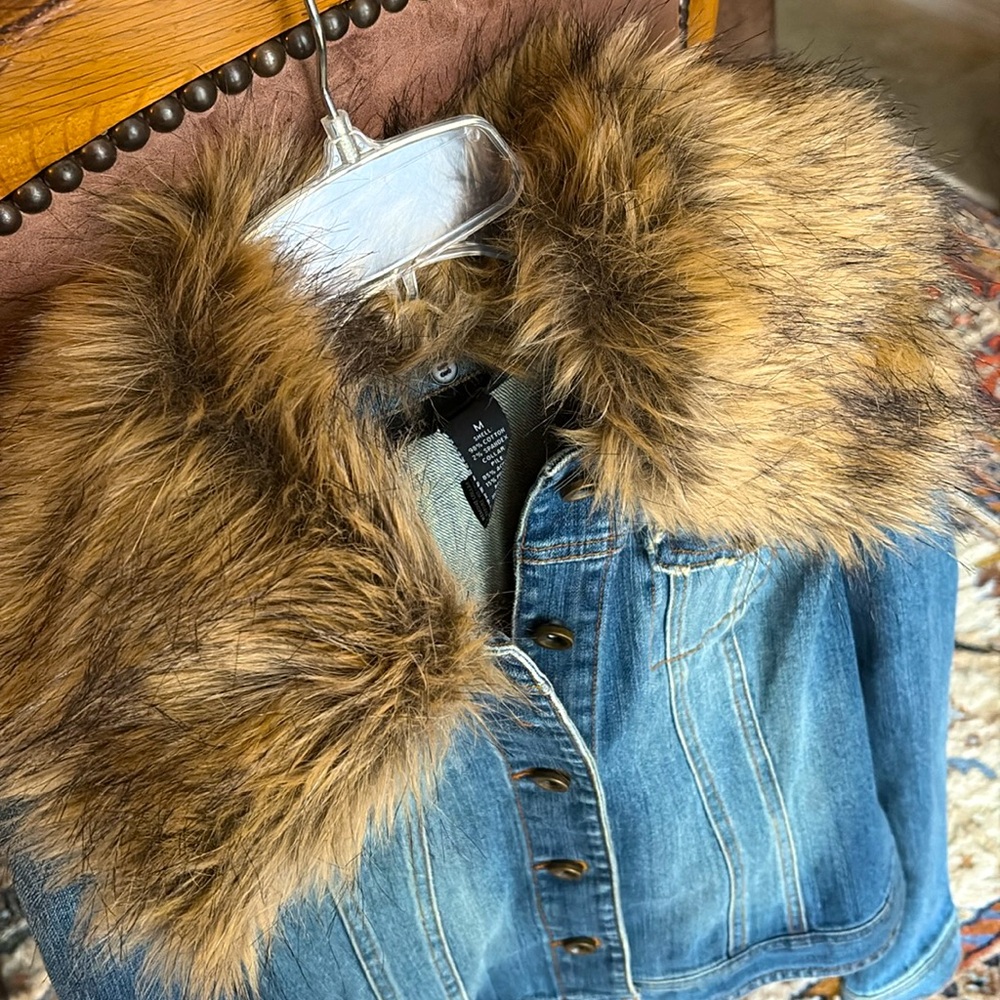 I.N.C. International Concepts denim jacket with removable fur collar. Size M.